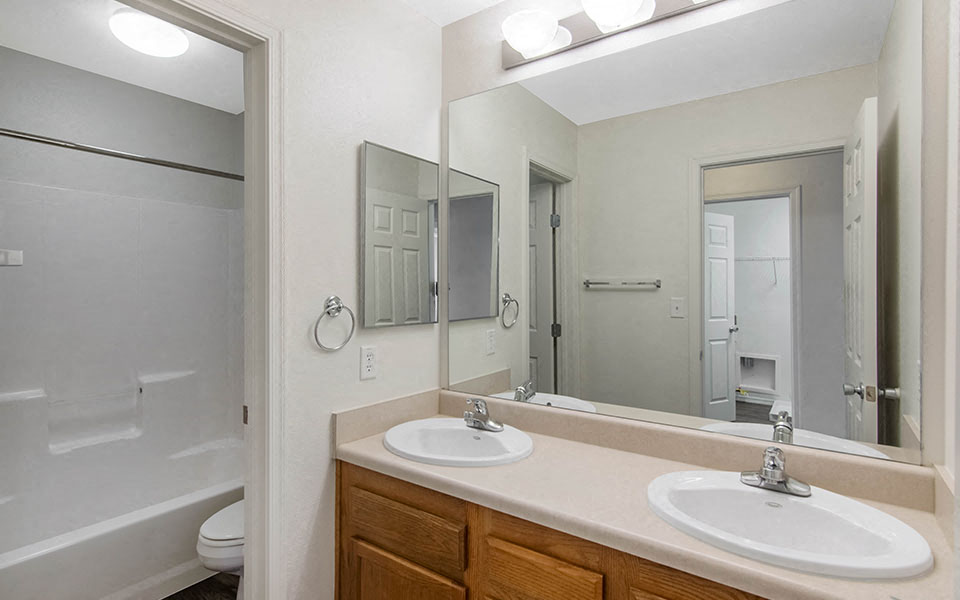 Saguaro Manor - 3x2_5 1740 - Master Bath